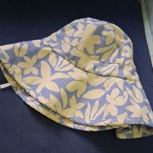 Nordstrom Blue And White Floral Bucket Hat